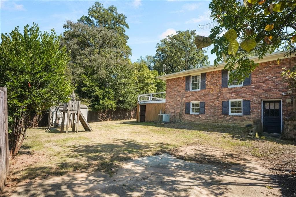 4 bedroom, 3 bathroom, 3,199 sq ft single family residence for sale at 2579 Whiteleigh Drive, Atlanta, GA 30345 — photo 9
