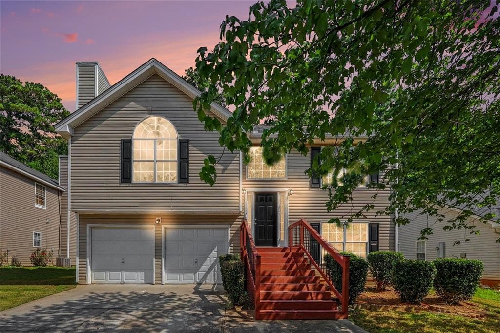 3 bedroom, 2 bathroom, 1,792 sq ft single family residence for sale at 3220 Diamond Bluff, Union City, GA 30291 — photo 3