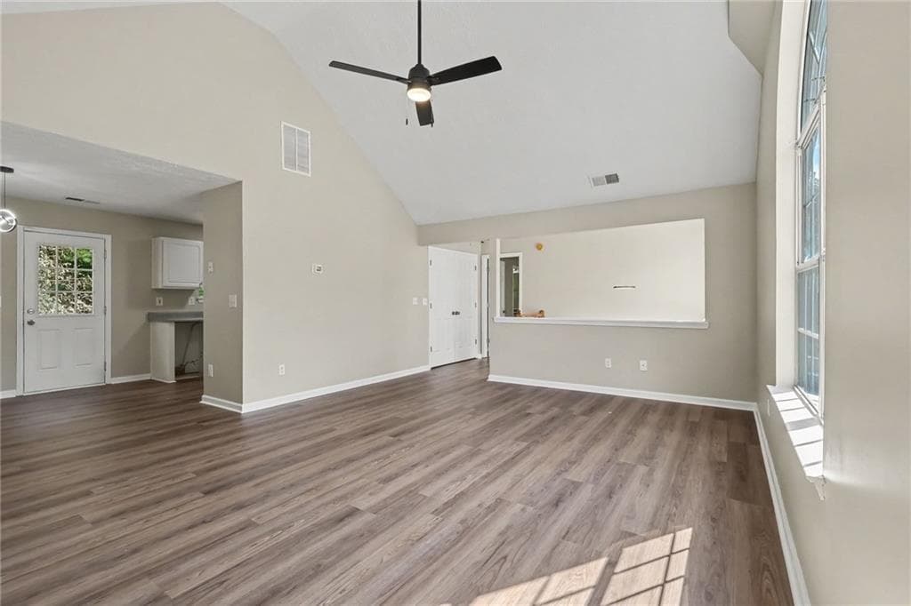 3 bedroom, 2 bathroom, 1,792 sq ft single family residence for sale at 3220 Diamond Bluff, Union City, GA 30291 — photo 8