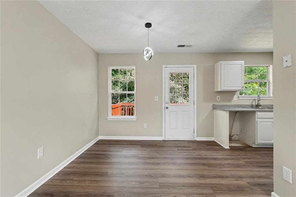 3 bedroom, 2 bathroom, 1,792 sq ft single family residence for sale at 3220 Diamond Bluff, Union City, GA 30291 — photo 9