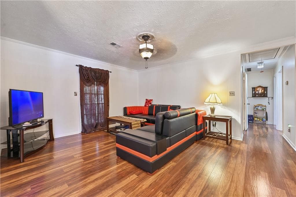3 bedroom, 2 bathroom, 1,501 sq ft single family residence under contract at 660 Honey Creek Road, Conyers, GA 30094 — photo 6