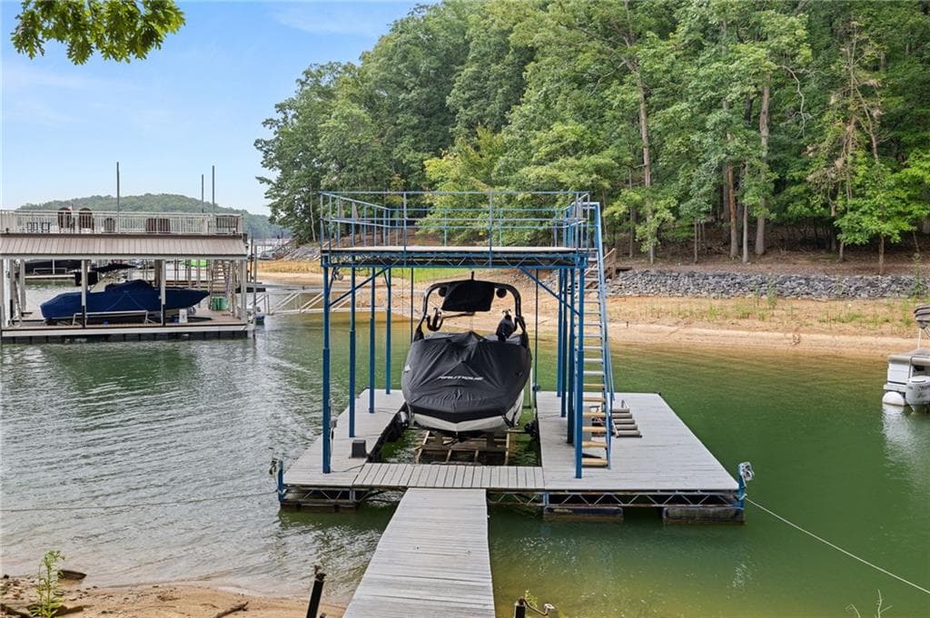 3 bedroom, 2 bathroom, 2,200 sq ft single family residence for sale at 6800 Thunder Trail, Gainesville, GA 30506 — photo 4