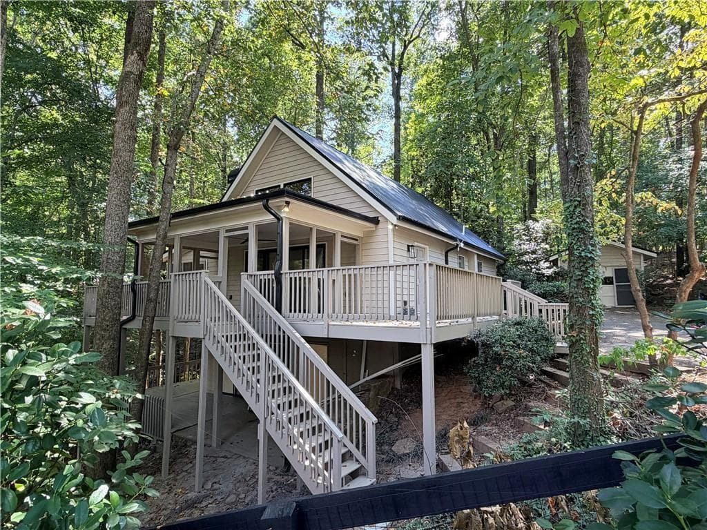 3 bedroom, 2 bathroom, 2,200 sq ft single family residence for sale at 6800 Thunder Trail, Gainesville, GA 30506 — photo 2