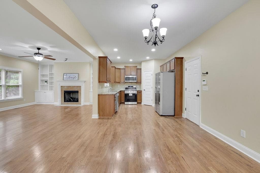 4 bedroom, 4 bathroom, 3,028 sq ft single family residence for rent at 8105 Majors Glen Court, Cumming, GA 30041 for $3,400 a month — photo 6