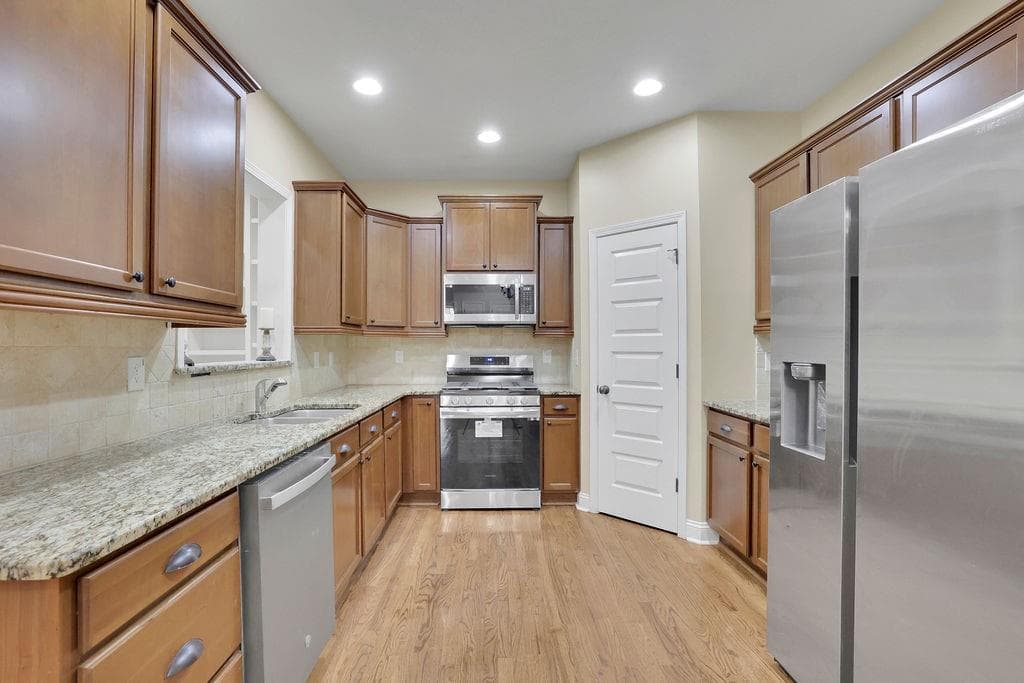 4 bedroom, 4 bathroom, 3,028 sq ft single family residence for rent at 8105 Majors Glen Court, Cumming, GA 30041 for $3,400 a month — photo 7