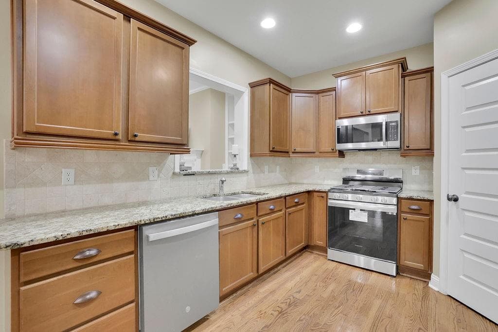 4 bedroom, 4 bathroom, 3,028 sq ft single family residence for rent at 8105 Majors Glen Court, Cumming, GA 30041 for $3,400 a month — photo 8