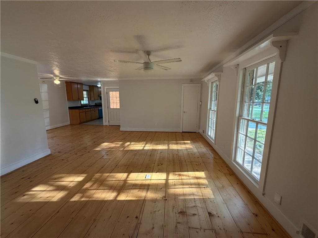 3 bedroom, 2 bathroom, 1,446 sq ft single family residence under contract at 3941 Lauada Drive, Douglasville, GA 30135 — photo 4