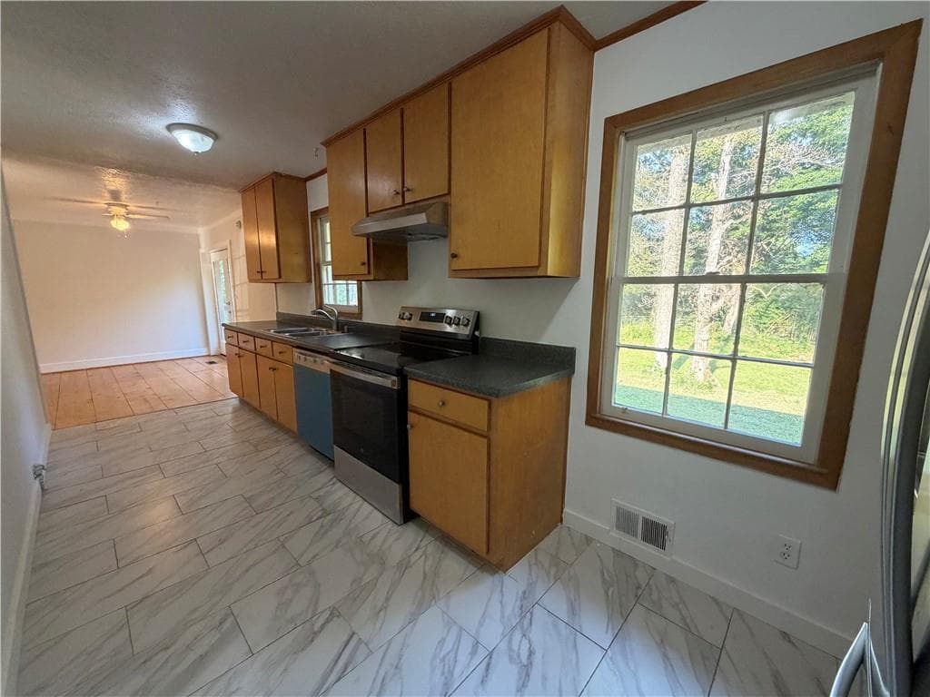 3 bedroom, 2 bathroom, 1,446 sq ft single family residence under contract at 3941 Lauada Drive, Douglasville, GA 30135 — photo 9