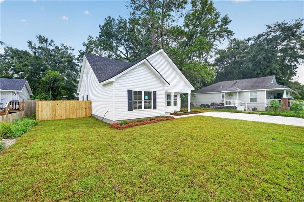 3 bedroom, 2 bathroom, 1,449 sq ft single family residence for sale at 1126 E 56th Street, Savannah, GA 31404 — photo 3