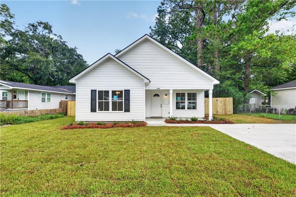3 bedroom, 2 bathroom, 1,449 sq ft single family residence for sale at 1126 E 56th Street, Savannah, GA 31404 — photo 4