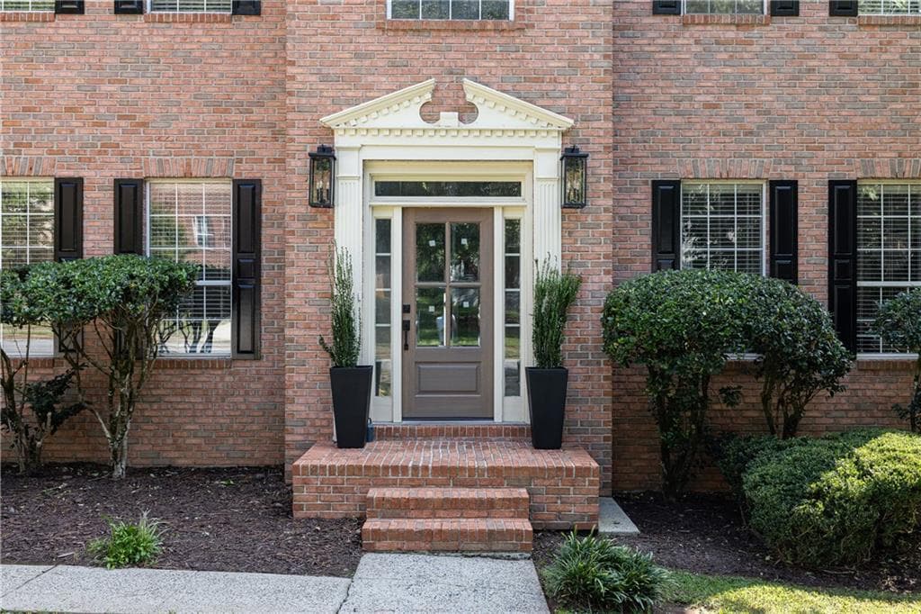 4 bedroom, 3 bathroom, 2,500 sq ft single family residence for sale at 245 Greenmont Circle, Alpharetta, GA 30009 — photo 2