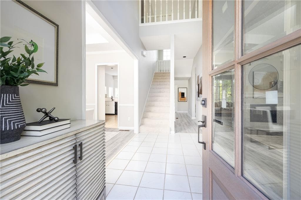 4 bedroom, 3 bathroom, 2,500 sq ft single family residence for sale at 245 Greenmont Circle, Alpharetta, GA 30009 — photo 3