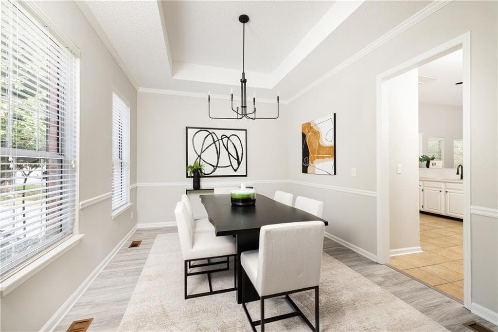 4 bedroom, 3 bathroom, 2,500 sq ft single family residence for sale at 245 Greenmont Circle, Alpharetta, GA 30009 — photo 7