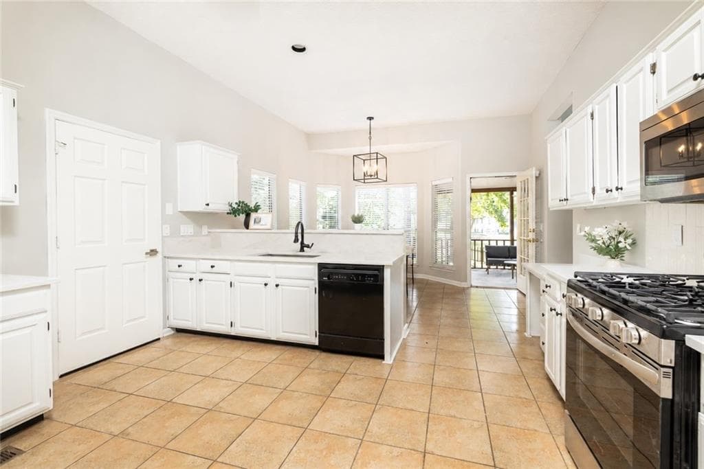 4 bedroom, 3 bathroom, 2,500 sq ft single family residence for sale at 245 Greenmont Circle, Alpharetta, GA 30009 — photo 8