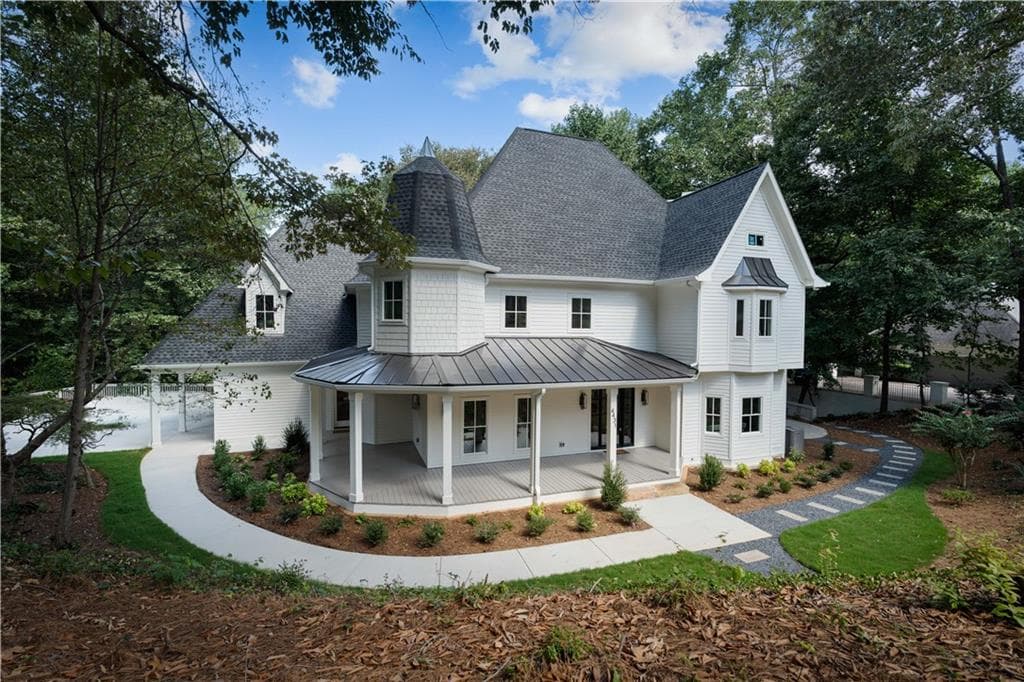 5 bedroom, 5 bathroom, 5,881 sq ft single family residence for sale at 4431 Northside Chase, Atlanta, GA 30327 — photo 2