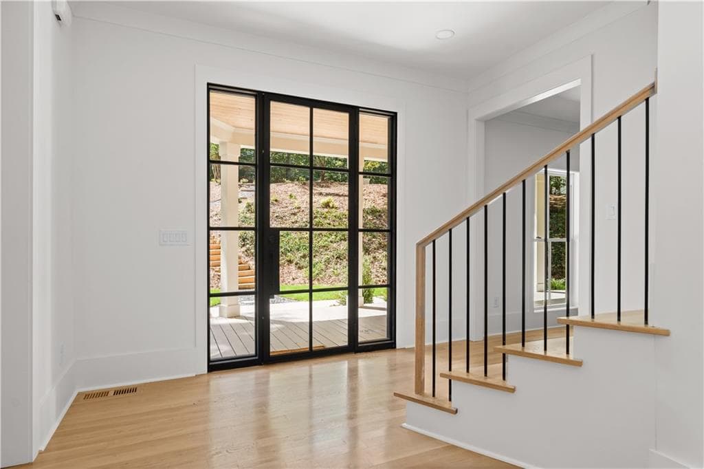 5 bedroom, 5 bathroom, 5,881 sq ft single family residence for sale at 4431 Northside Chase, Atlanta, GA 30327 — photo 4