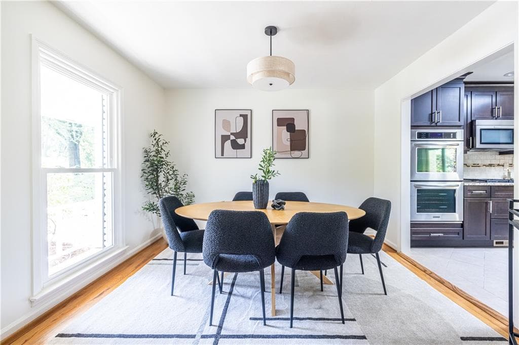 3 bedroom, 2 bathroom, 2,488 sq ft single family residence for sale at 1590 Knob Hill Drive, Atlanta, GA 30329 — photo 8