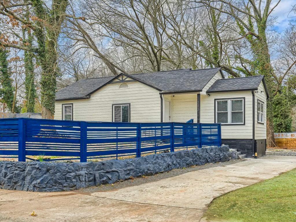 3 bedroom, 2 bathroom, 1,140 sq ft single family residence for sale at 1385 Campbellton Road, Atlanta, GA 30310 — photo 1 of 24