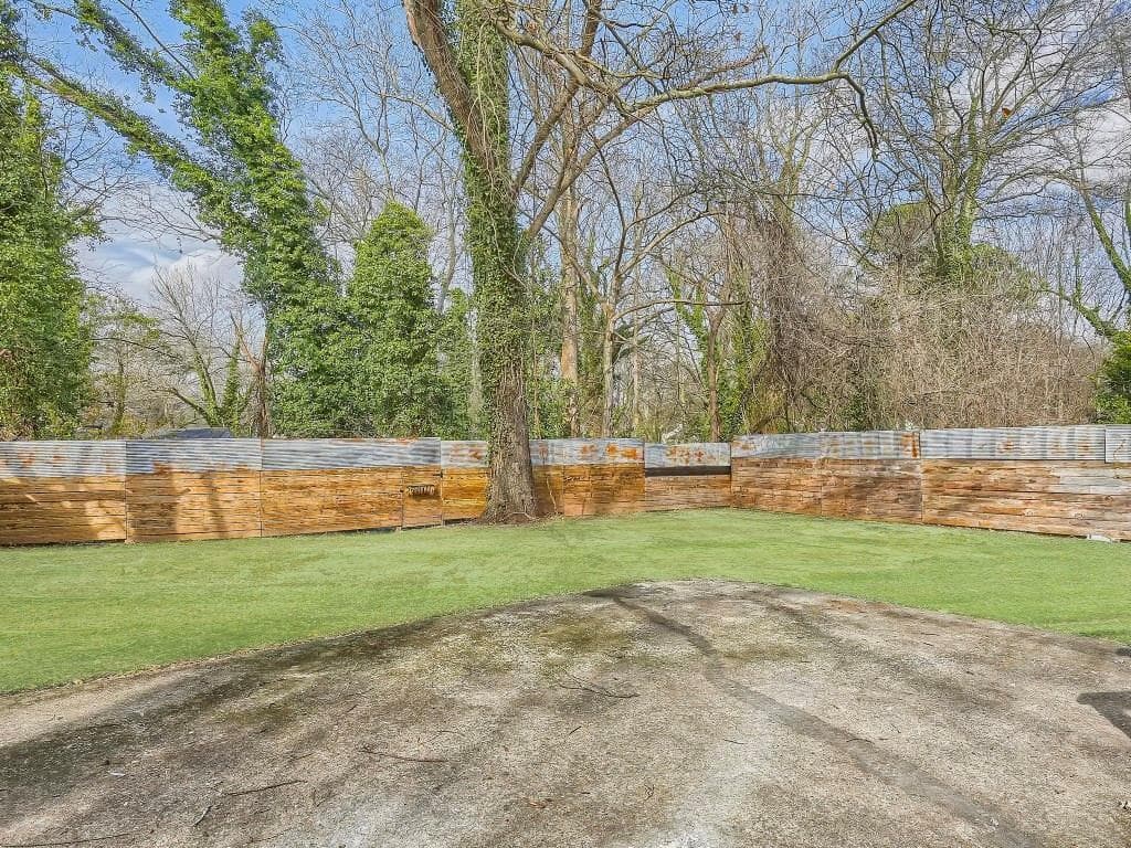 3 bedroom, 2 bathroom, 1,140 sq ft single family residence for sale at 1385 Campbellton Road, Atlanta, GA 30310 — photo 5