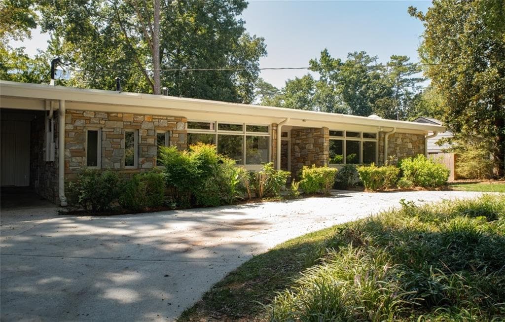 5 bedroom, 5 bathroom, 2,577 sq ft single family residence for rent at 627 Old Ivy Road, Atlanta, GA 30342 for $9,000 a month — photo 1 of 29