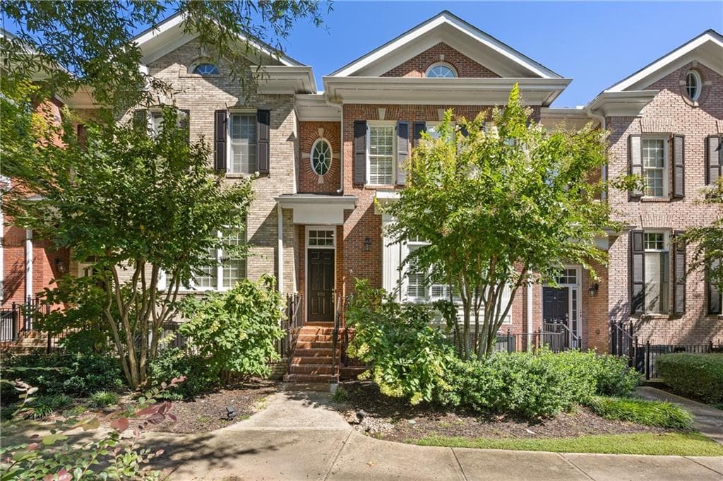 3 bedroom, 4 bathroom, 3,091 sq ft townhouse for sale at 4292 Kingston Gate Cove, Atlanta, GA 30341 — photo 1 of 55