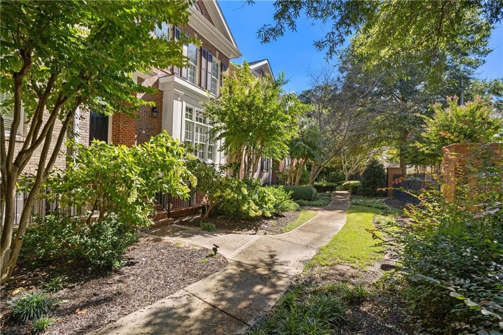 3 bedroom, 4 bathroom, 3,091 sq ft townhouse for sale at 4292 Kingston Gate Cove, Atlanta, GA 30341 — photo 2