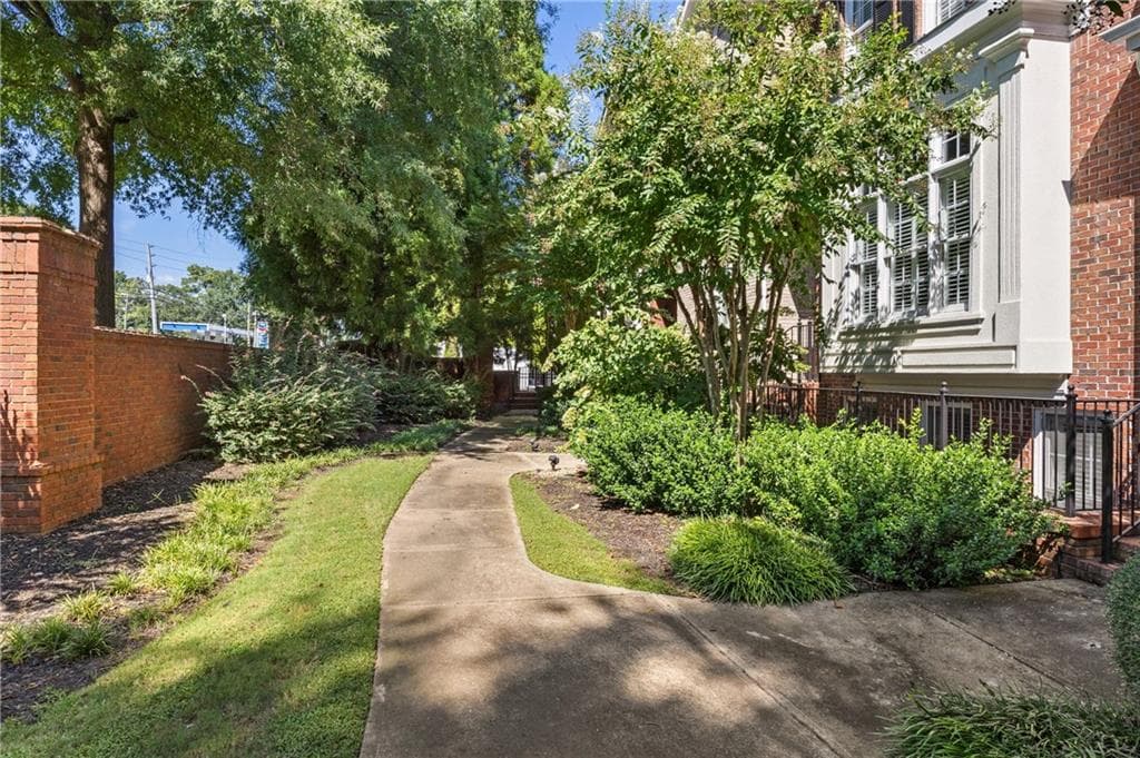 3 bedroom, 4 bathroom, 3,091 sq ft townhouse for sale at 4292 Kingston Gate Cove, Atlanta, GA 30341 — photo 3
