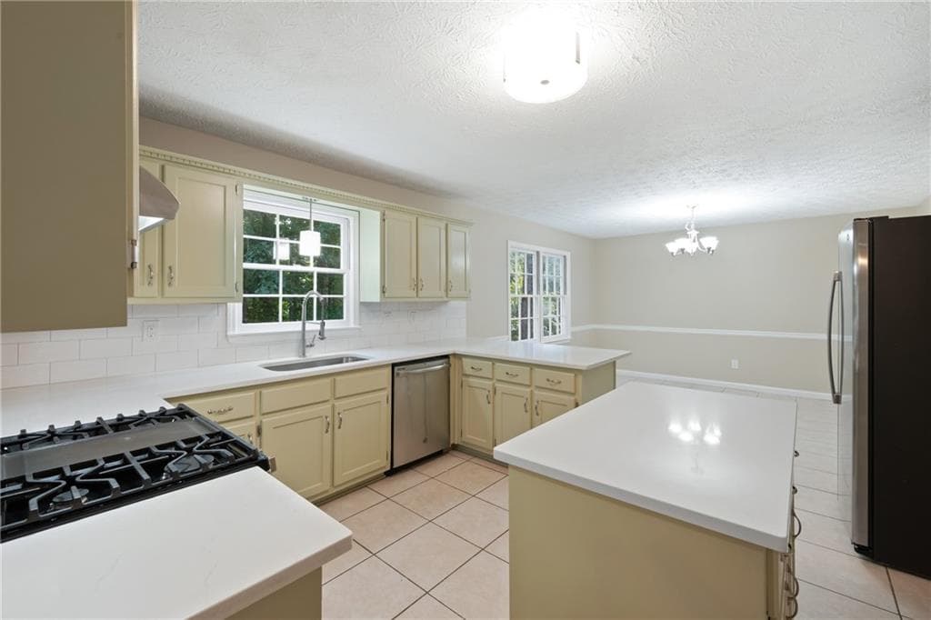 4 bedroom, 4 bathroom, 3,030 sq ft single family residence under contract at 800 Winnbrook Drive, Dacula, GA 30019 — photo 9