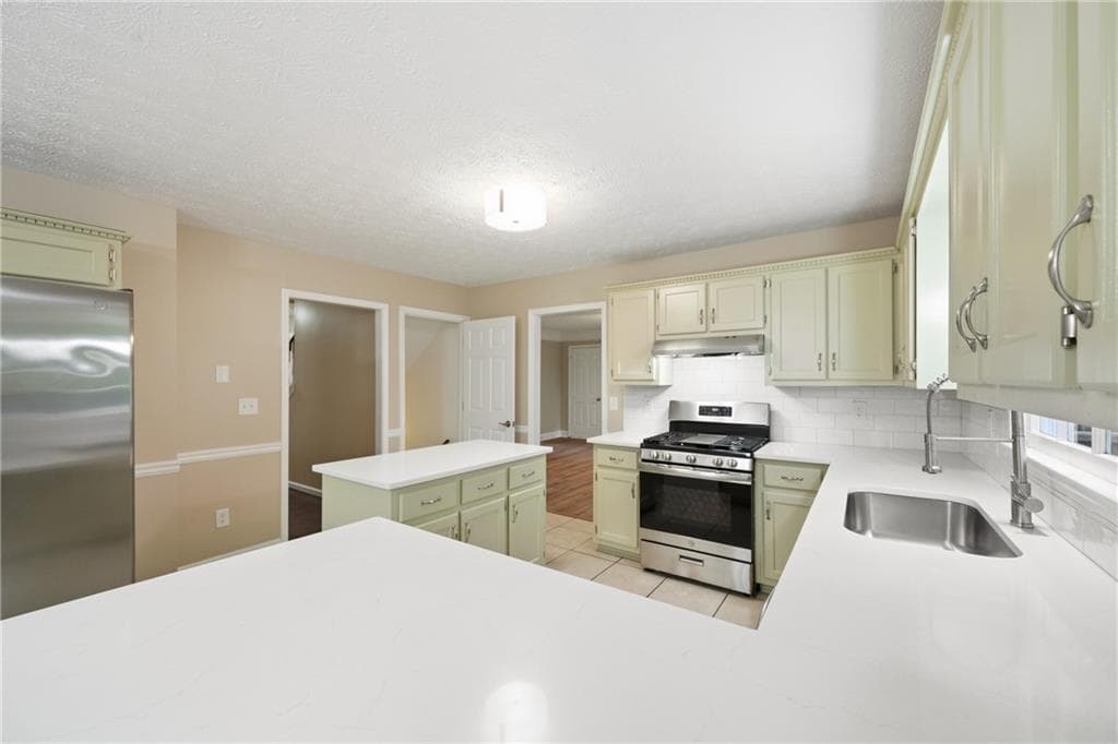 4 bedroom, 4 bathroom, 3,030 sq ft single family residence under contract at 800 Winnbrook Drive, Dacula, GA 30019 — photo 10