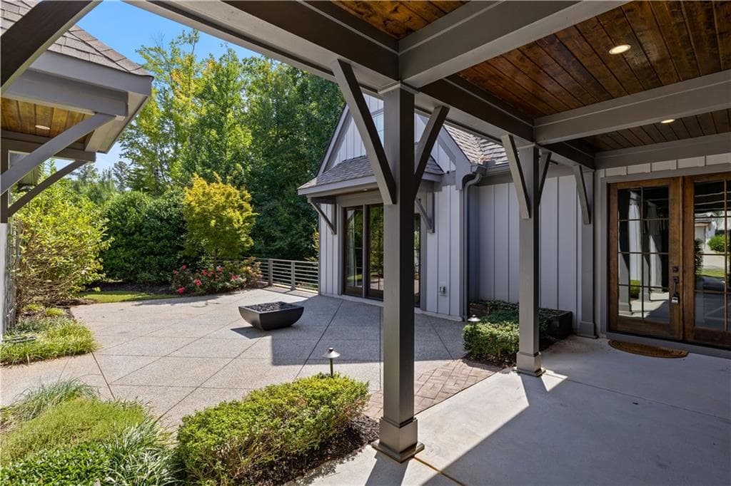 4 bedroom, 3 bathroom, 3,856 sq ft single family residence for sale at 195 Arbor Garden Circle, Newnan, GA 30265 — photo 2
