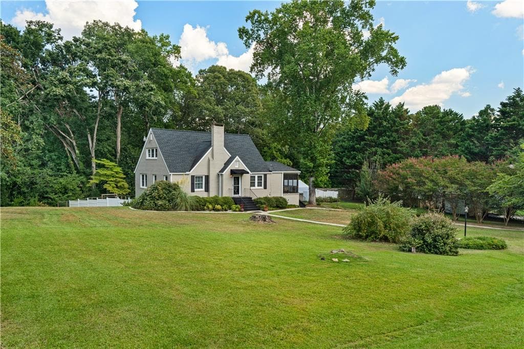 3 bedroom, 3 bathroom, 2,478 sq ft single family residence for sale at 139 Myrtle Street, Toccoa, GA 30577