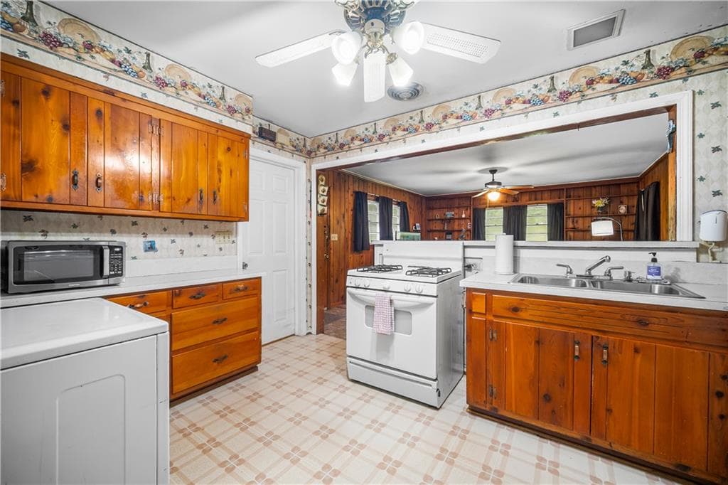 3 bedroom, 2 bathroom, 1,312 sq ft single family residence for sale at 755 Braemar Avenue, Atlanta, GA 30311 — photo 7