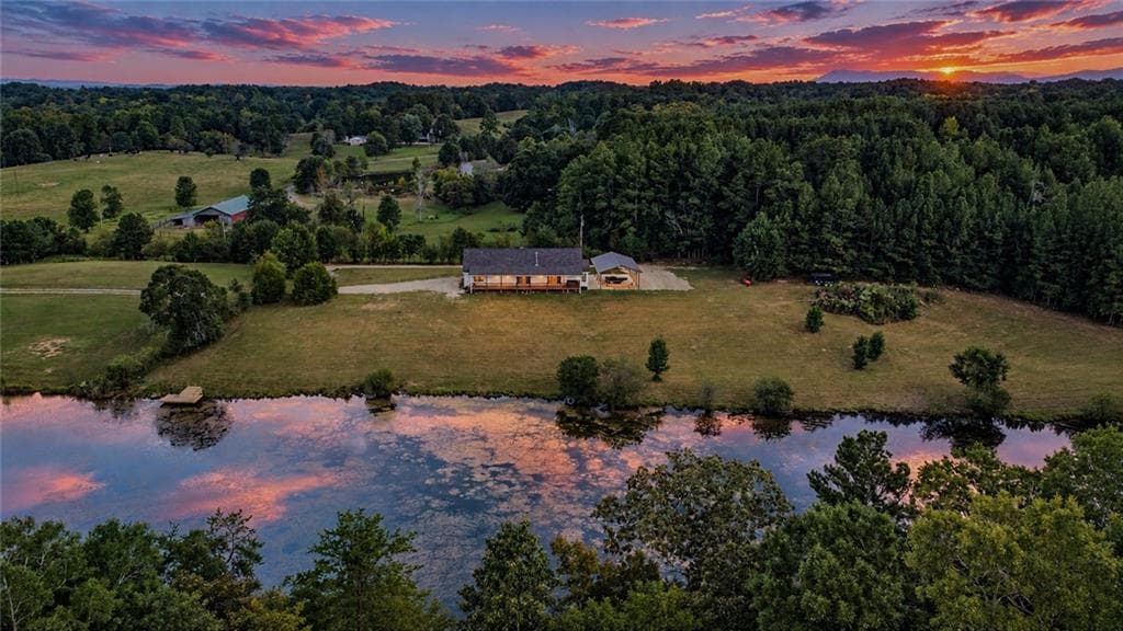 3 bedroom, 2 bathroom, 2,528 sq ft single family residence for sale at 304 Rhinehart Dr, Ranger, GA 30734 — photo 5