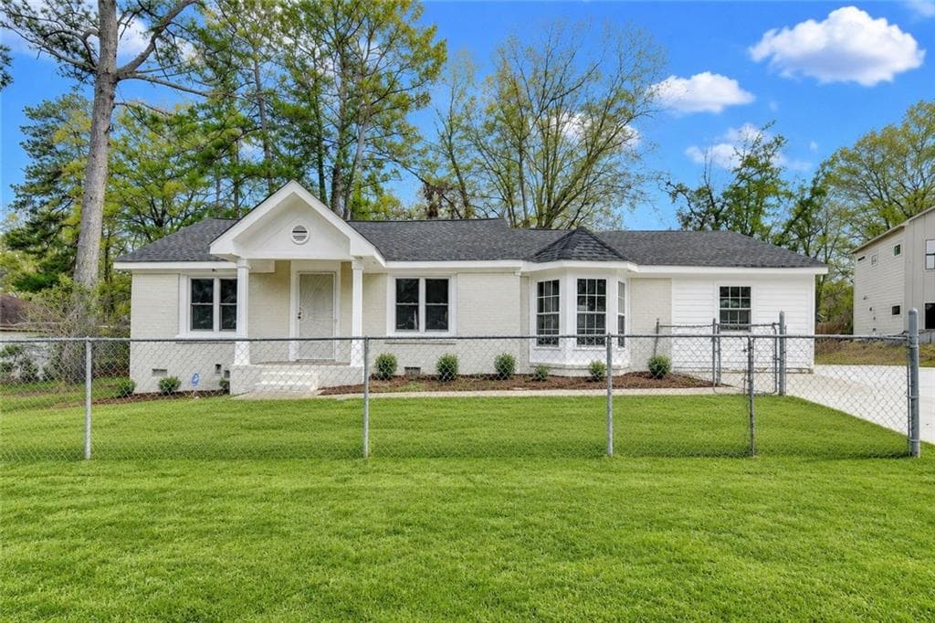 4 bedroom, 3 bathroom, 1,715 sq ft single family residence for sale at 574 Glendale Road, Scottdale, GA 30079 — photo 2