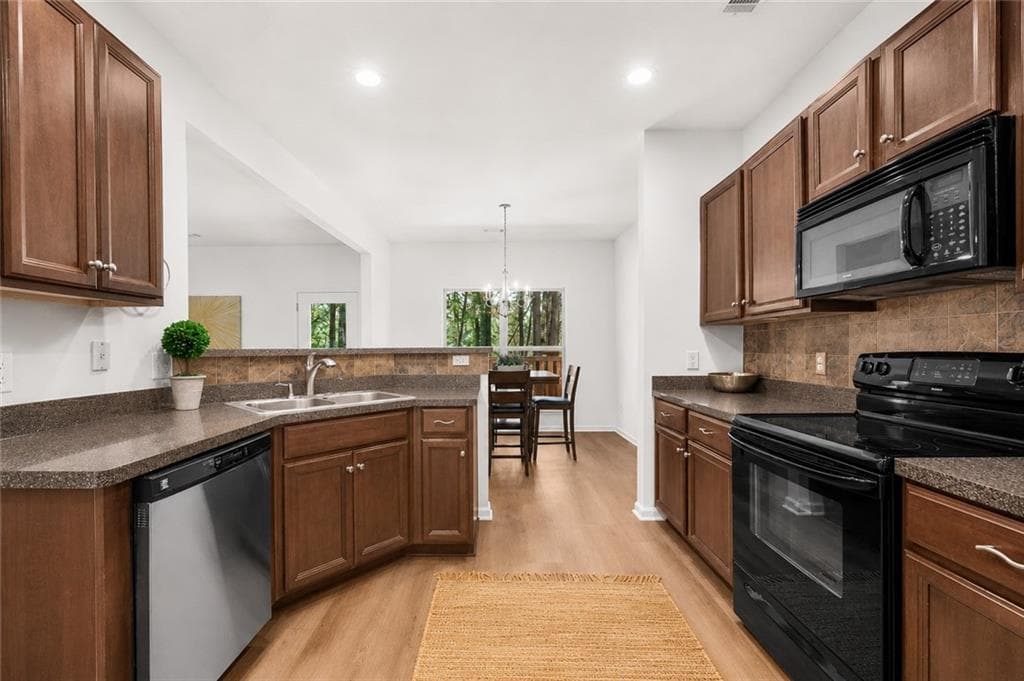 4 bedroom, 3 bathroom, 2,171 sq ft single family residence for sale at 306 Pin Oak Avenue, Woodstock, GA 30188 — photo 7