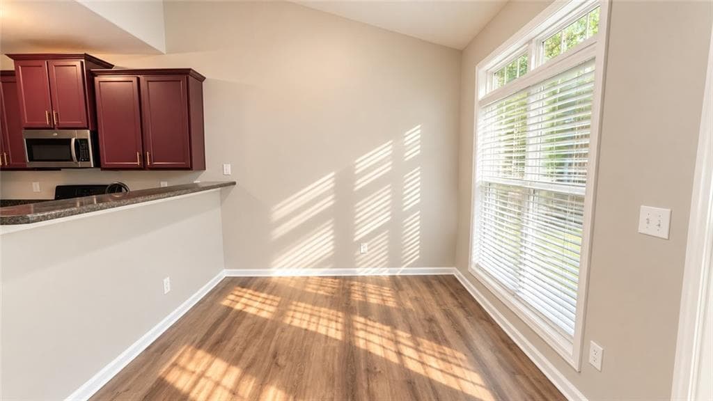 3 bedroom, 2 bathroom, 1,980 sq ft townhouse for sale at 6276 Colonial View, Fairburn, GA 30213 — photo 6