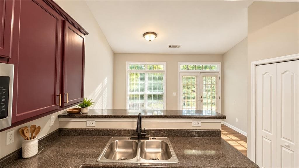 3 bedroom, 2 bathroom, 1,980 sq ft townhouse for sale at 6276 Colonial View, Fairburn, GA 30213 — photo 7