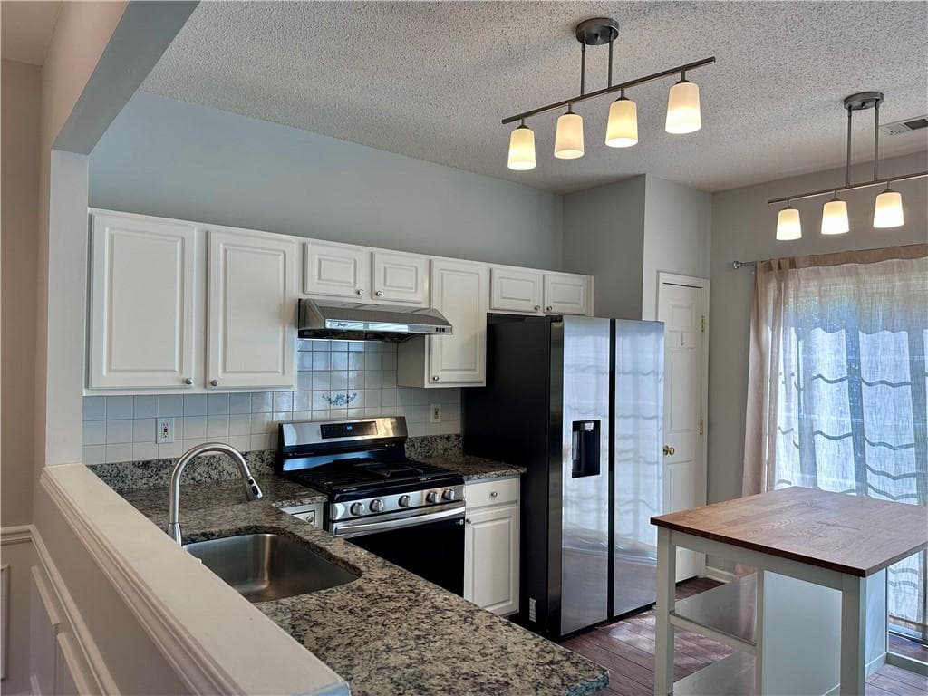 3 bedroom, 3 bathroom, 1,616 sq ft townhouse for rent at 6004 Falling Water Court, Roswell, GA 30076 for $2,500 a month — photo 3