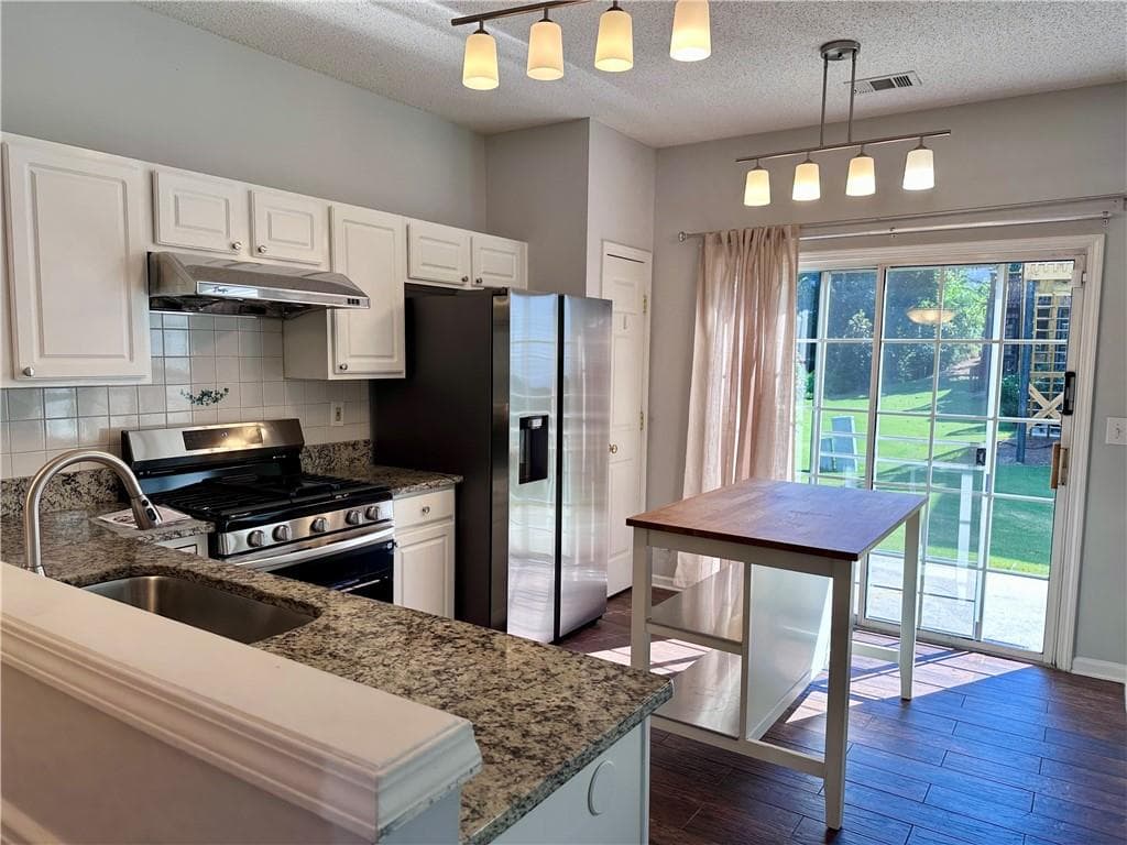 3 bedroom, 3 bathroom, 1,616 sq ft townhouse for rent at 6004 Falling Water Court, Roswell, GA 30076 for $2,500 a month — photo 9