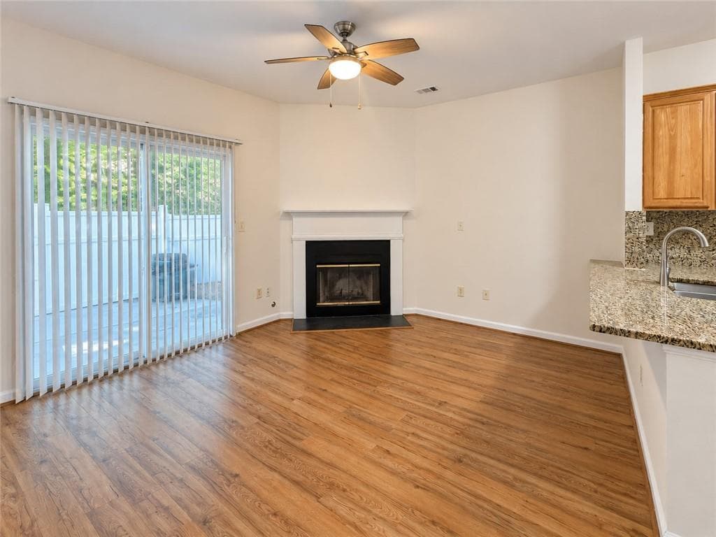 2 bedroom, 3 bathroom, 1,240 sq ft townhouse for rent at 1503 Cove Creek Circle, Norcross, GA 30093 for $1,800 a month — photo 6