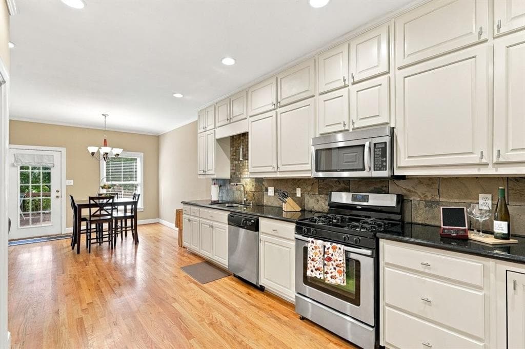 5 bedroom, 4 bathroom, 5,397 sq ft single family residence for sale at 5785 Nash Commons Drive, Stone Mountain, GA 30087 — photo 5
