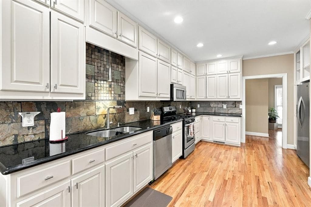 5 bedroom, 4 bathroom, 5,397 sq ft single family residence for sale at 5785 Nash Commons Drive, Stone Mountain, GA 30087 — photo 3