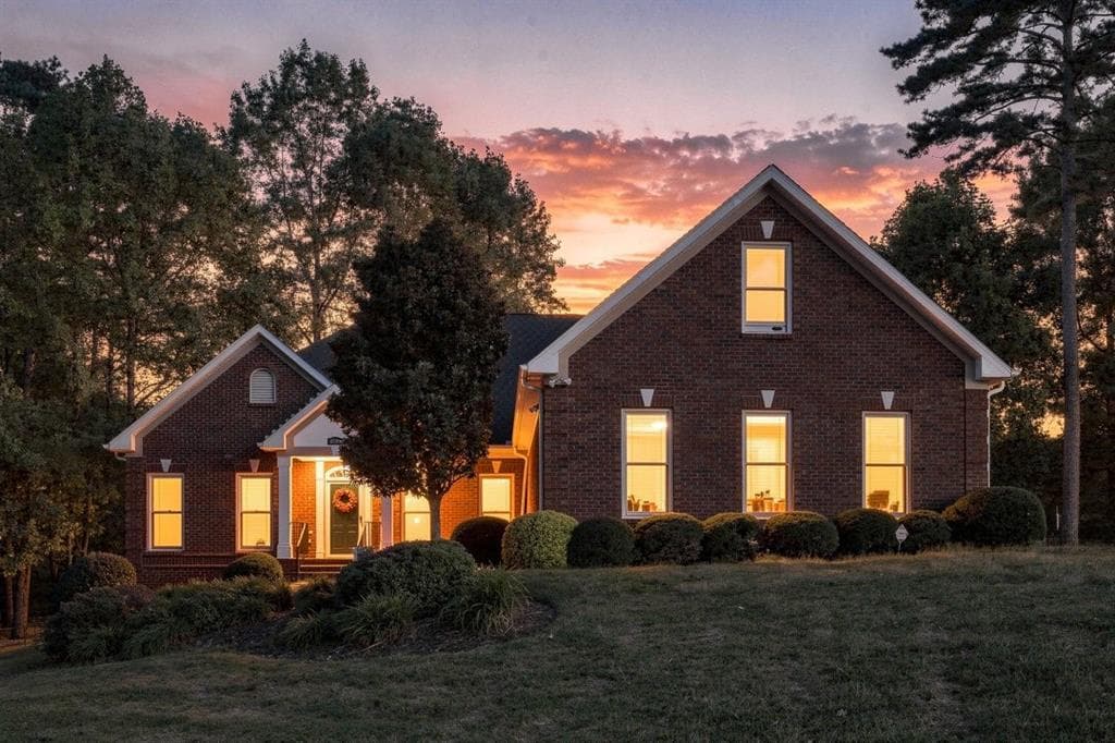 5 bedroom, 4 bathroom, 5,397 sq ft single family residence for sale at 5785 Nash Commons Drive, Stone Mountain, GA 30087 — photo 2
