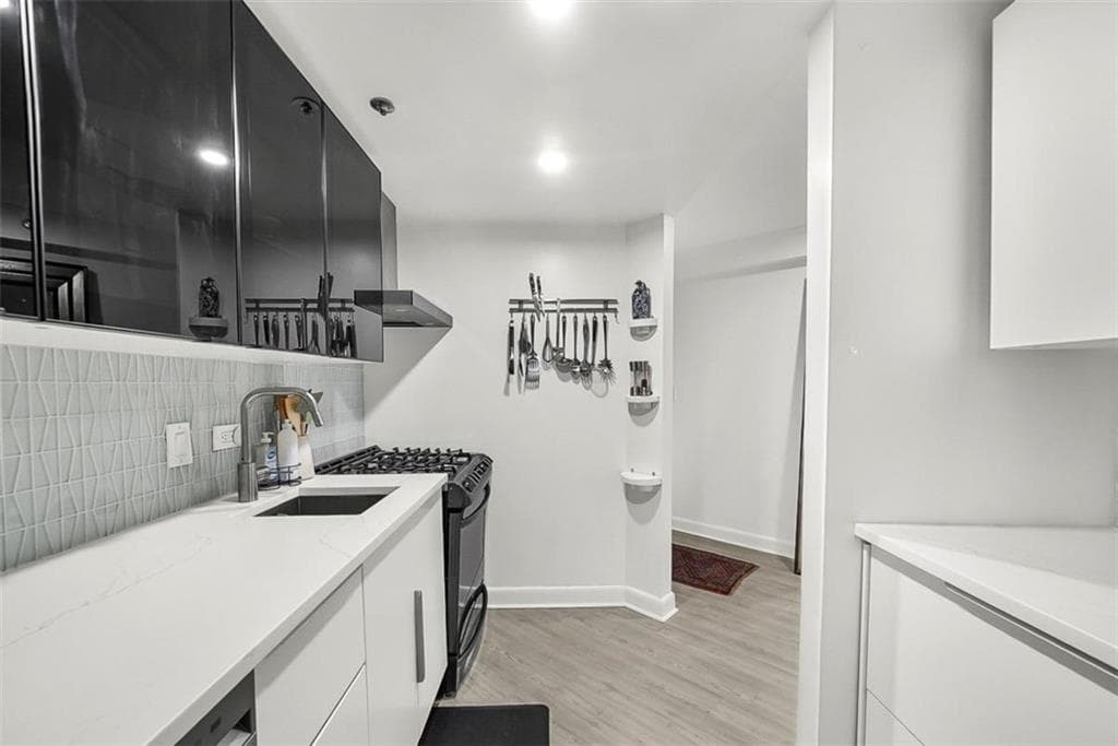 1 bedroom, 1 bathroom, 814 sq ft condominium for rent at 1501 Clairmont Road 1210, Decatur, GA 30033 for $2,150 a month — photo 6