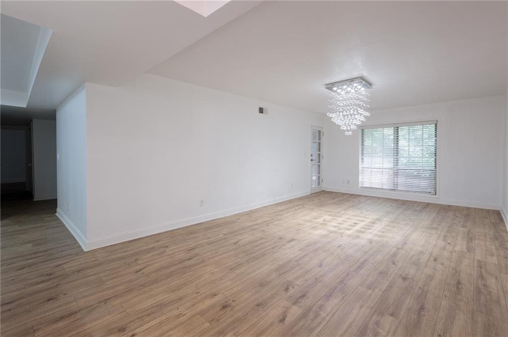 3 bedroom, 2 bathroom, 1,469 sq ft condominium for sale at 6851 Roswell Road I11, Atlanta, GA 30328 — photo 2