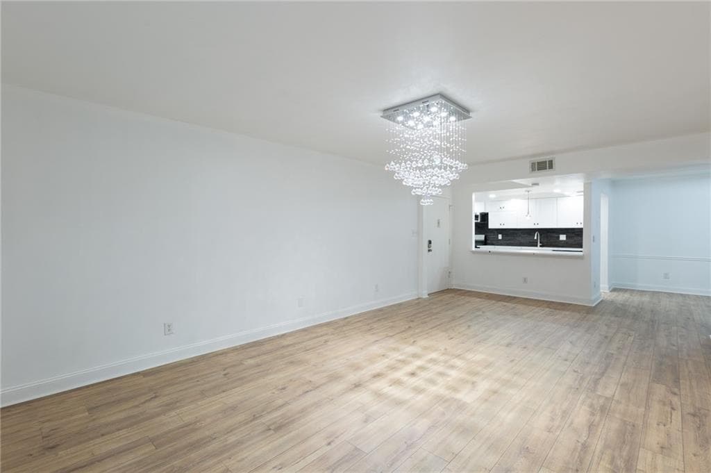 3 bedroom, 2 bathroom, 1,469 sq ft condominium for sale at 6851 Roswell Road I11, Atlanta, GA 30328 — photo 4