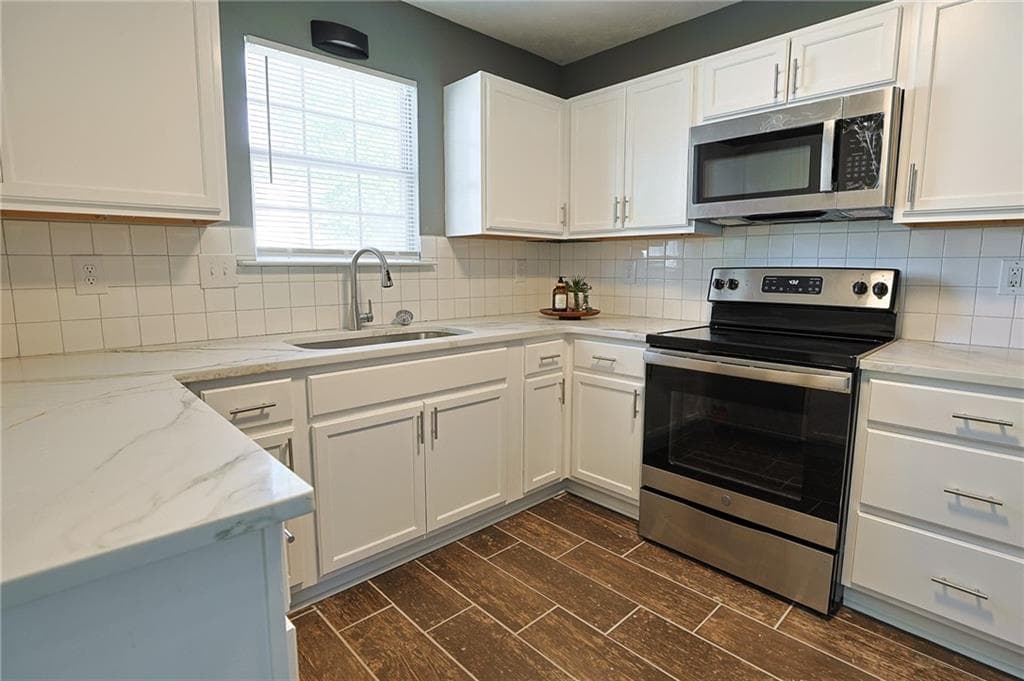 3 bedroom, 2 bathroom, 1,457 sq ft townhouse under contract at 5964 Sherwood Trce, Lithonia, GA 30038 — photo 8