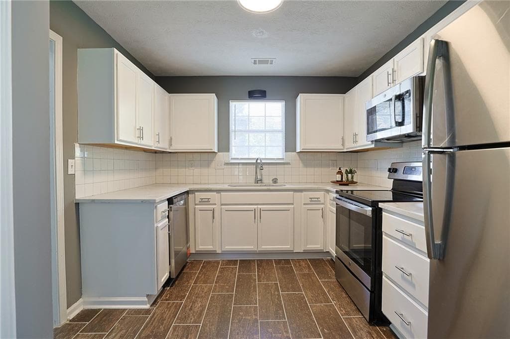3 bedroom, 2 bathroom, 1,457 sq ft townhouse under contract at 5964 Sherwood Trce, Lithonia, GA 30038 — photo 9