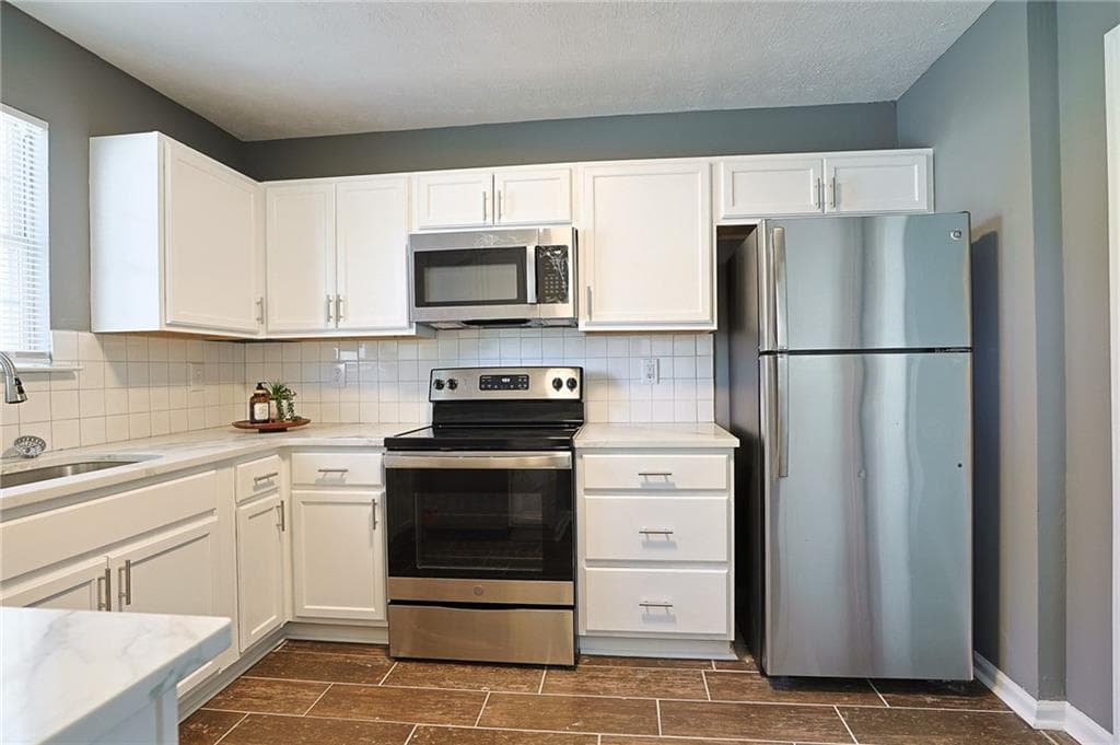 3 bedroom, 2 bathroom, 1,457 sq ft townhouse under contract at 5964 Sherwood Trce, Lithonia, GA 30038 — photo 10