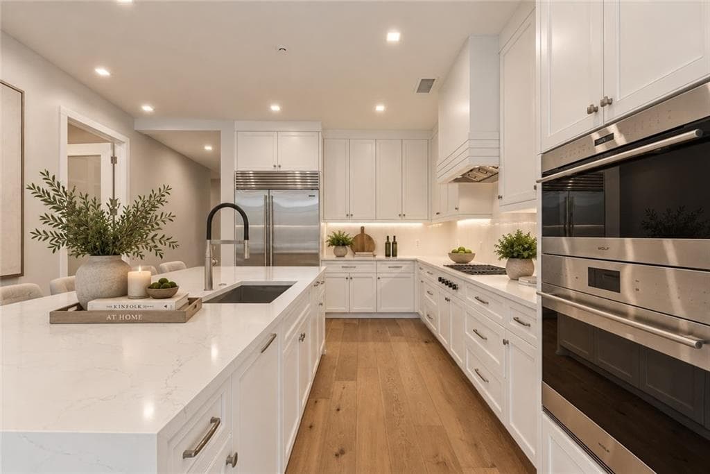 3 bedroom, 3 bathroom, 2,557 sq ft condominium for sale at 2520 Peachtree Road 403, Atlanta, GA 30305 — photo 7